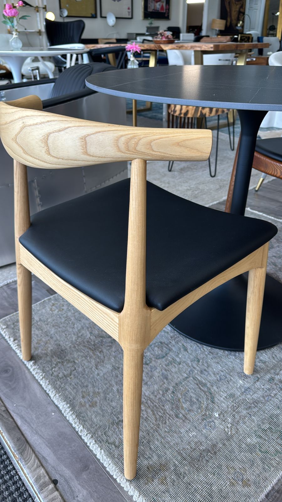 Elbow Armless Chair