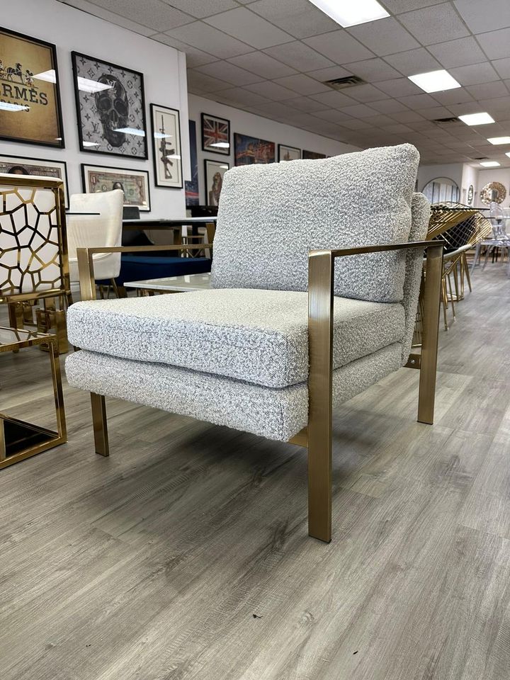 Sidney Lounge Chair (Boucle Fabric)